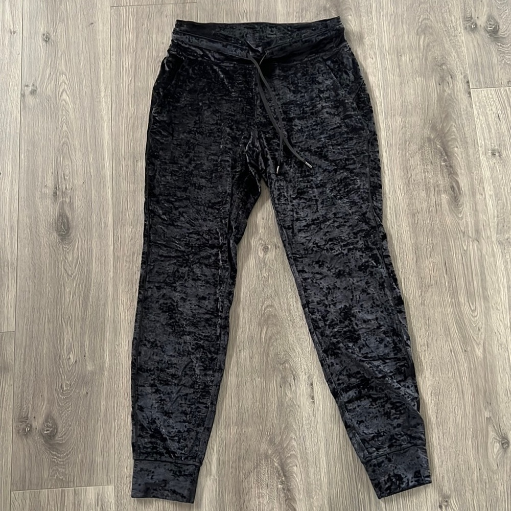 Lululemon ready to crush jogger